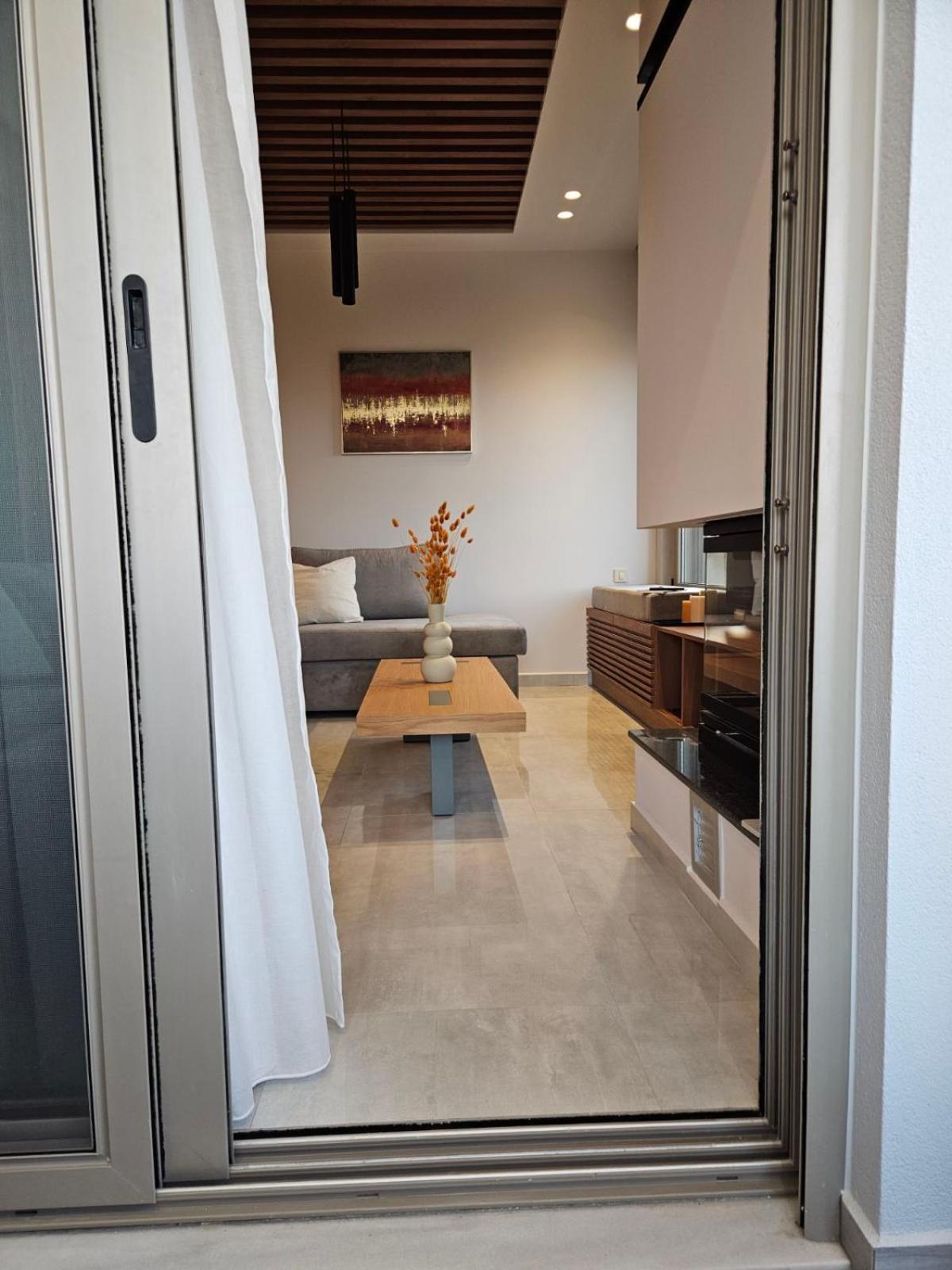 Calm & Dreamy Luxury Apts Pírgos Esterno foto