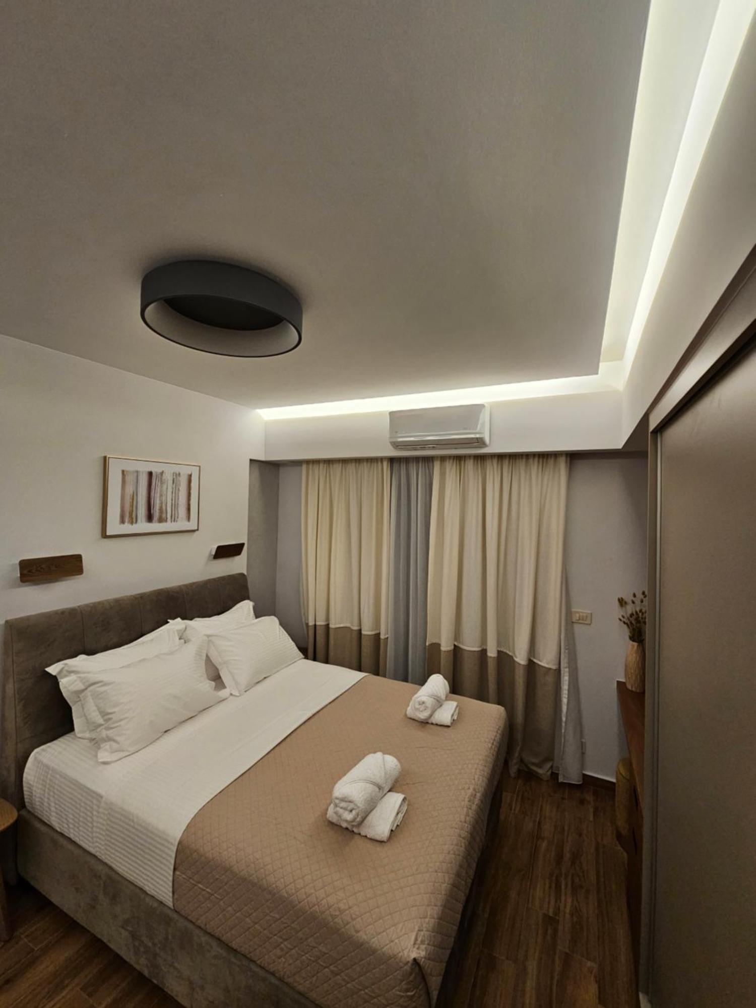 Calm & Dreamy Luxury Apts Pírgos Esterno foto